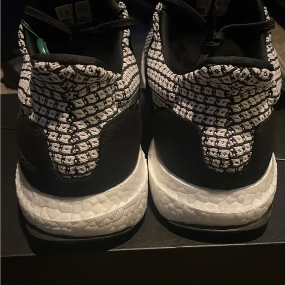 Adidas Ultraboost 5.0 DNA ‘Oreo’ - Picture 4 of 8